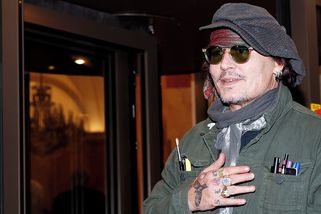 Herec Johnny Depp navštíví nemocnici v Táboře. Žena uvěřila a podfukáři poslala 50 tisíc